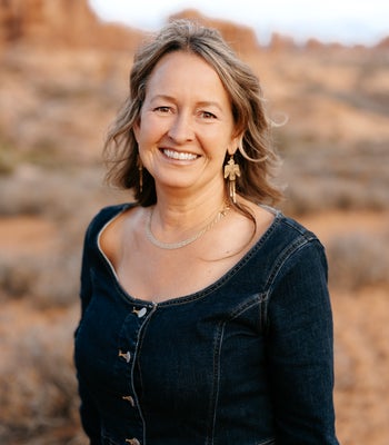 Portrait of Shannon Meredith, Realtor.